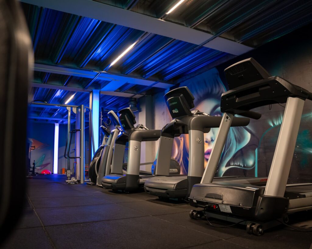 ¿Cómo reduce las bajas de socios un gimnasio con automatización e IA?