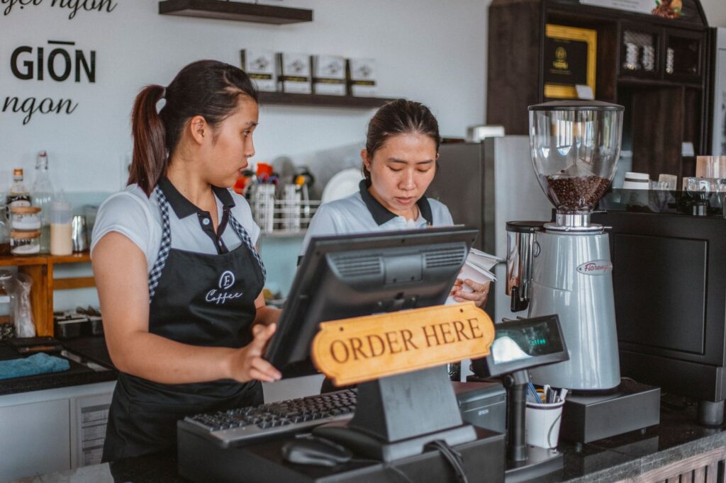 ¿Cómo gestionar reservas y pedidos de un restaurante con IA por WhatsApp?
