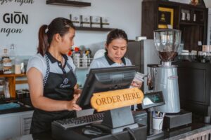 ¿Cómo gestionar reservas y pedidos de un restaurante con IA por WhatsApp?