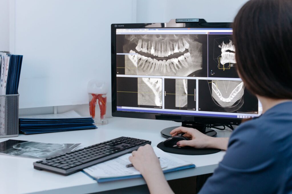 ¿Cómo automatizar la recepción y las citas de una clínica dental con IA?