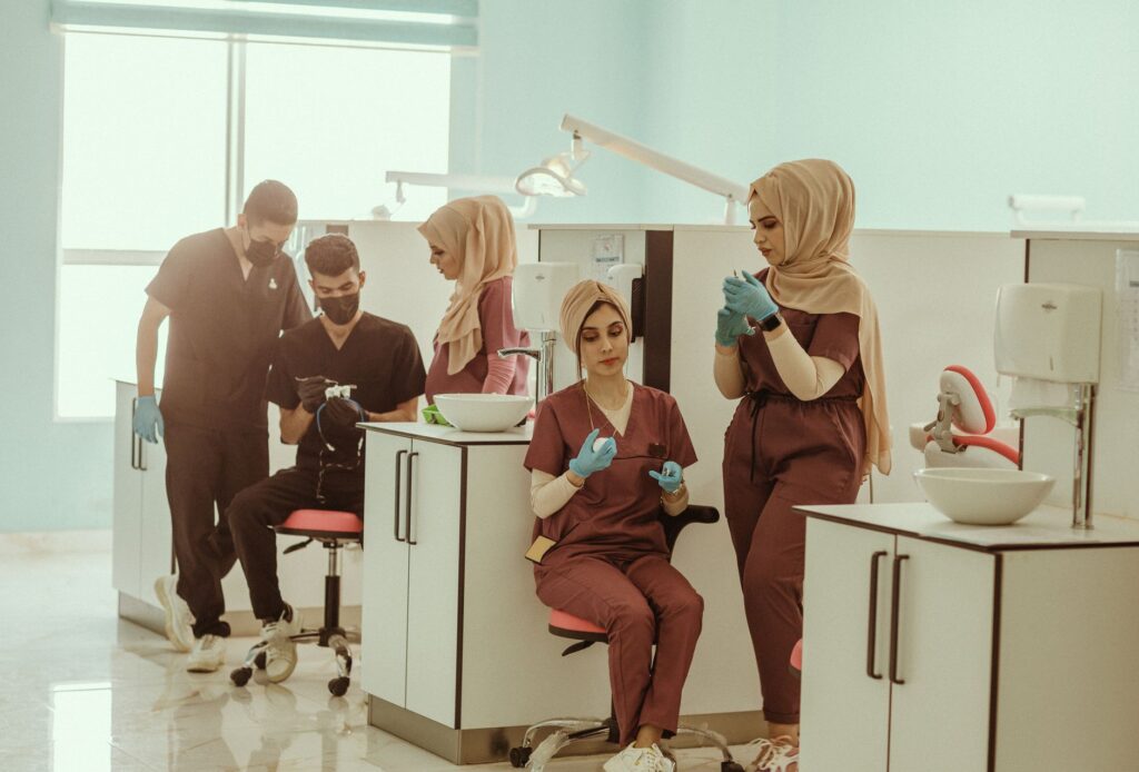 ¿Cómo automatizar la recepción y las citas de una clínica dental con IA?