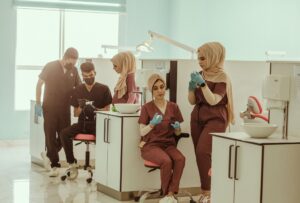 ¿Cómo automatizar la recepción y las citas de una clínica dental con IA?