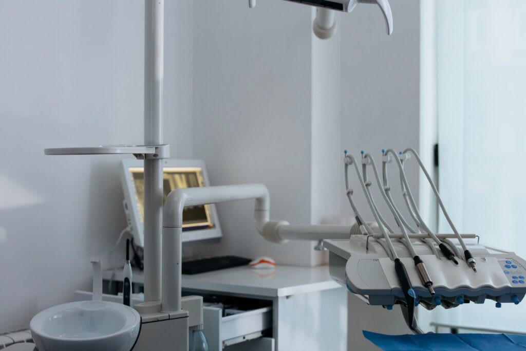 ¿Cómo automatizar la recepción y las citas de una clínica dental con IA?