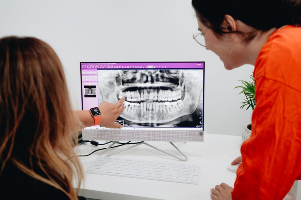 ¿Cómo automatizar la recepción y las citas de una clínica dental con IA?