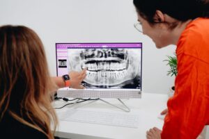 ¿Cómo automatizar la recepción y las citas de una clínica dental con IA?