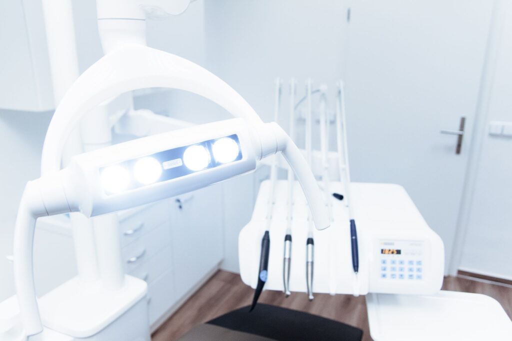 ¿Cómo automatizar la recepción y las citas de una clínica dental con IA?