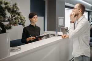 Cómo automatizar la recepción y las citas de una clínica dental con IA